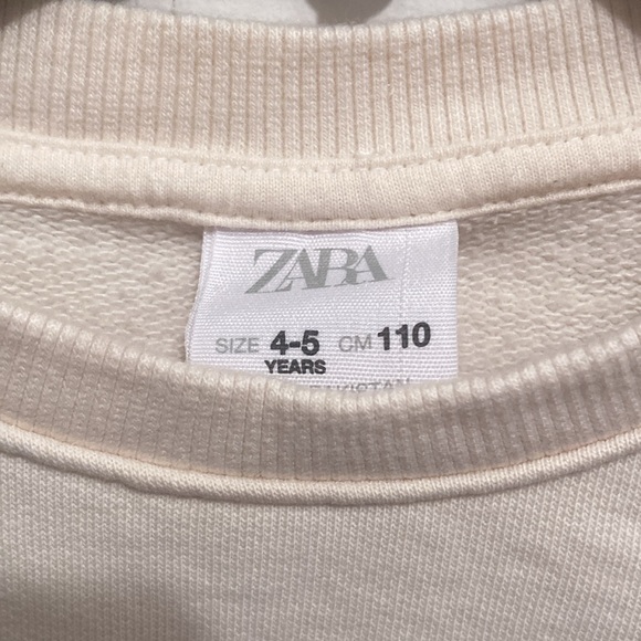 Zara 4-5yrs sweatshirt with Santa design and list on back. Perfect at Christmas - Picture 2 of 6